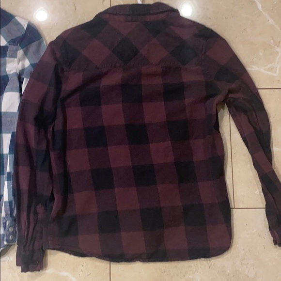 Bundle of two plaid shirts - Picture 6 of 7